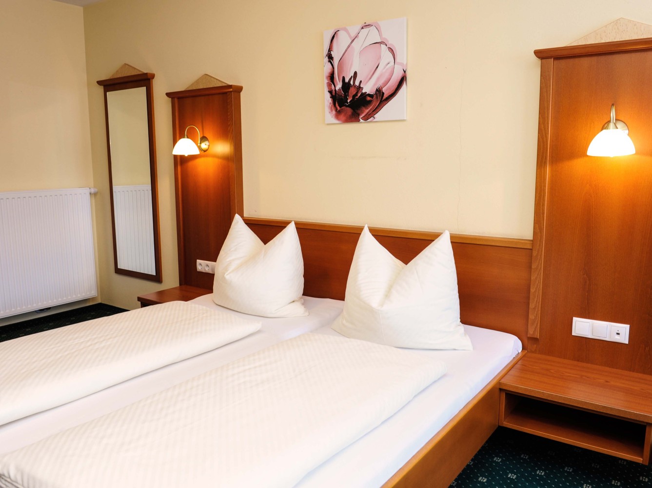 Doppelbett im Dreibettzimmer