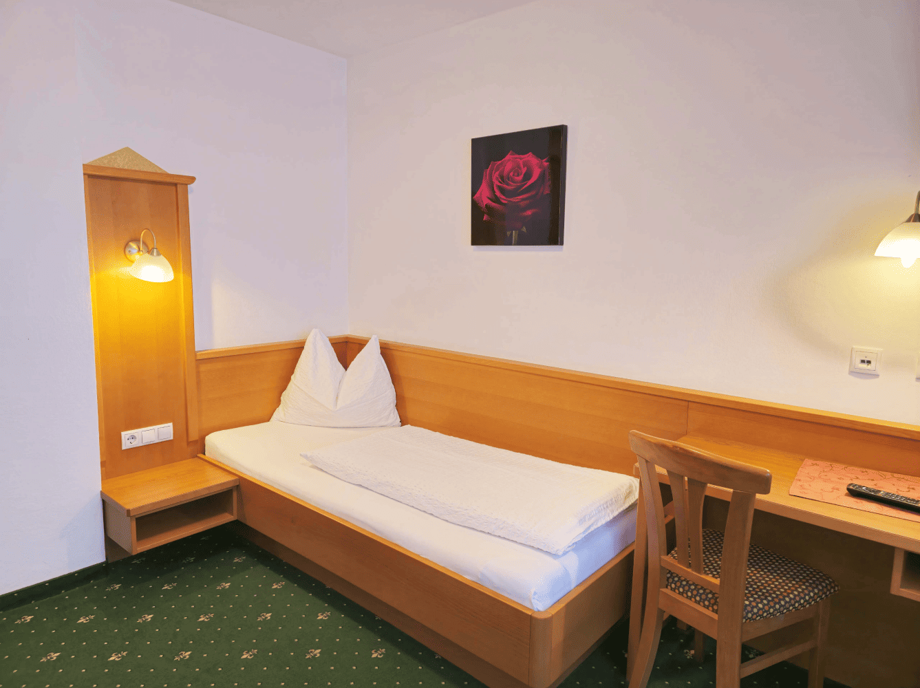 Einzelbett im Einzelzimmer